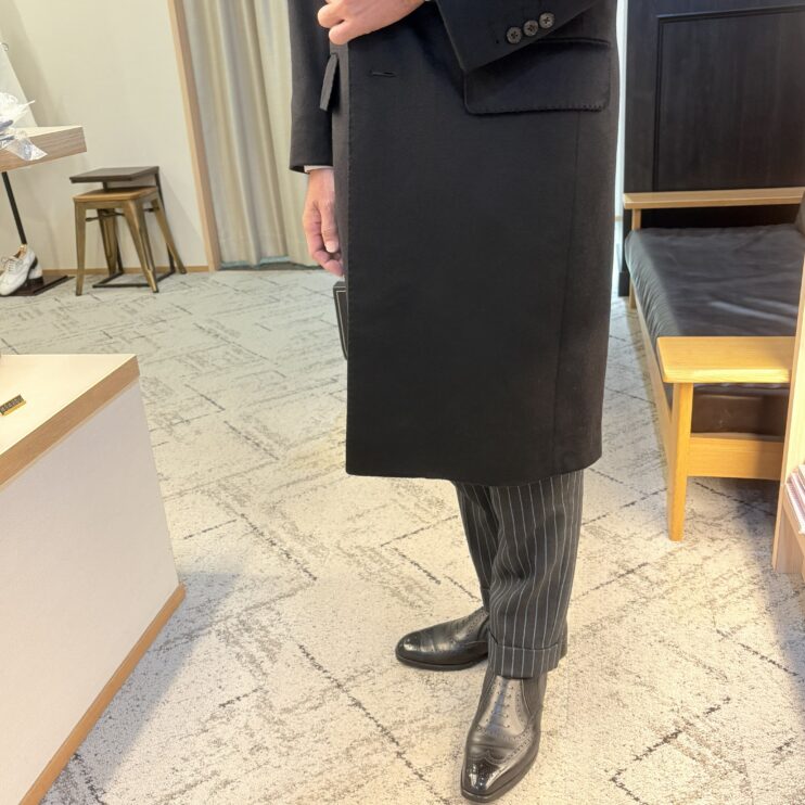 チェスターコートの膝丈